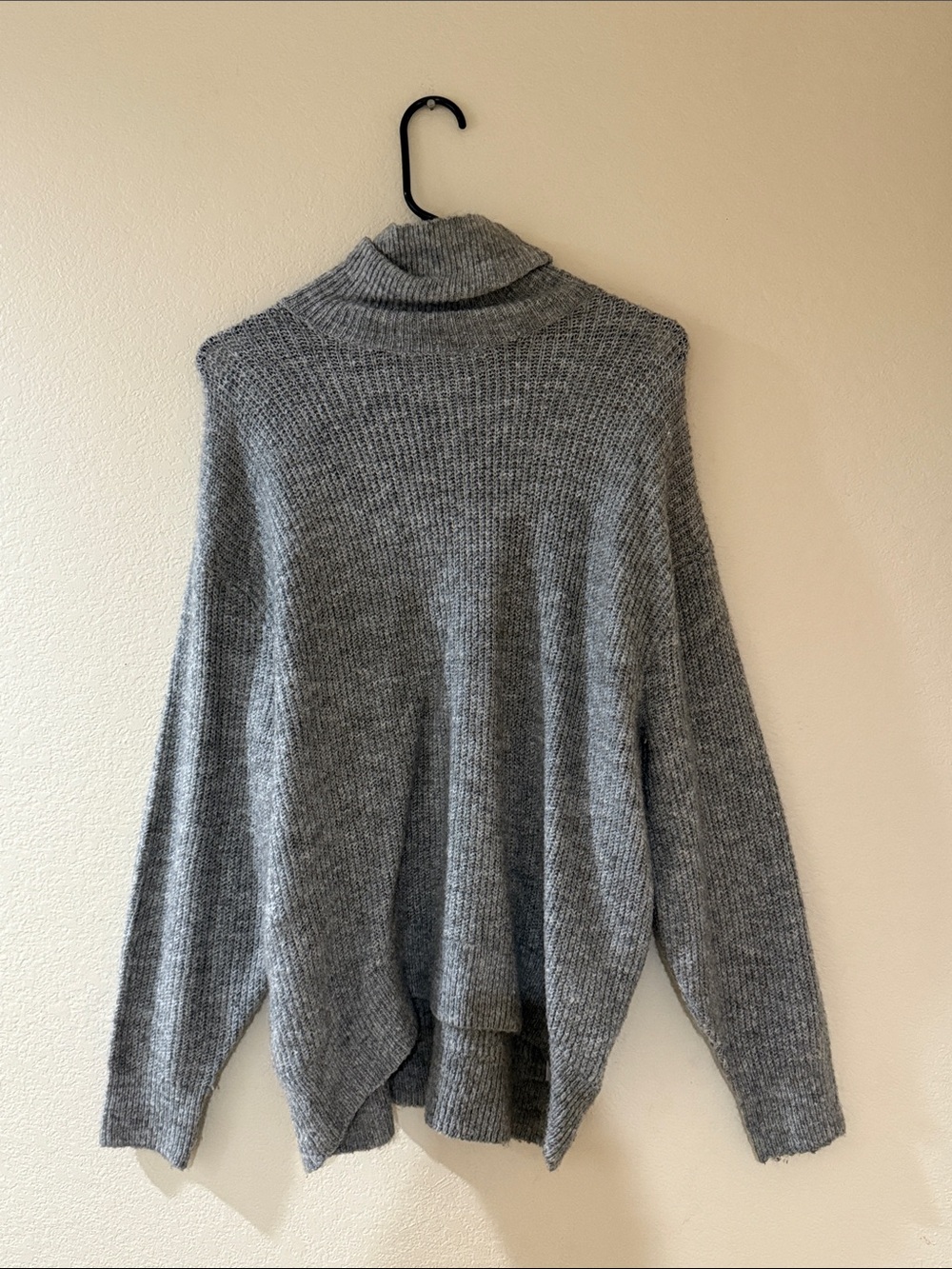 H&M Gray Ribbed Turtleneck Sweater